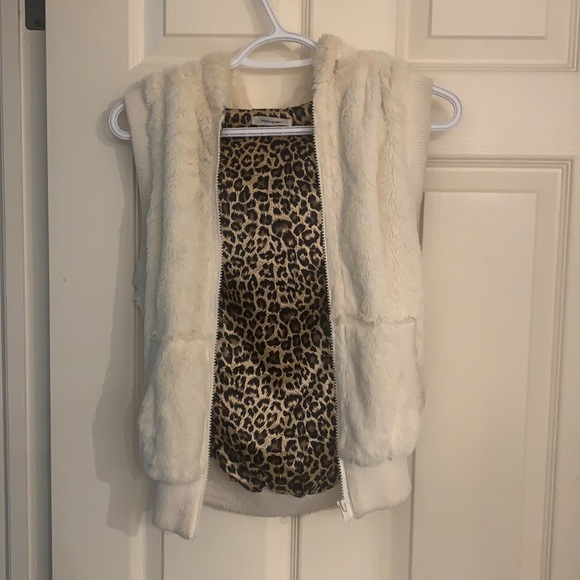 Cream fur vest with leopard print inside, size small - Picture 2 of 3